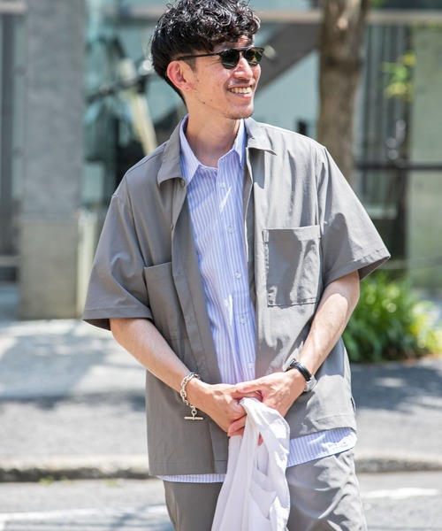 ITEMS URBANRESEARCH（アイテムズ アーバンリサーチ）の「『セットアップ着用可能』ナイロンストレッチ タイプライター半袖シャツ（シャツ/ブラウス・メンズ・グレー/ブラック/ベージュ・MEDIUM/LARGE）」の7枚目の写真