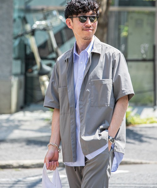 ITEMS URBANRESEARCH（アイテムズ アーバンリサーチ）の「『セットアップ着用可能』ナイロンストレッチ タイプライター半袖シャツ（シャツ/ブラウス・メンズ・グレー/ブラック/ベージュ・MEDIUM/LARGE）」の3枚目の写真