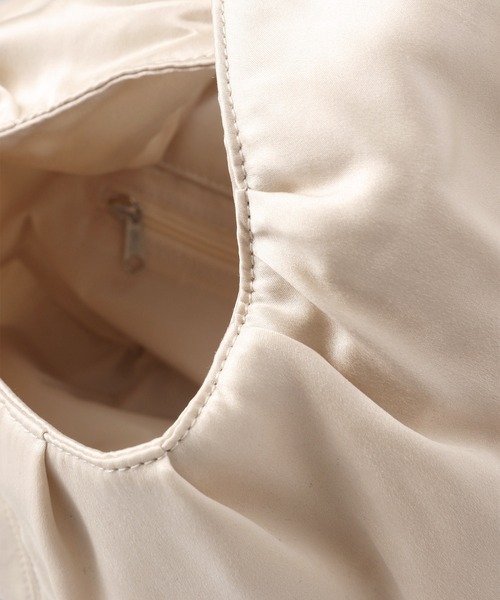 e/rm（イーアールエム）の「【e/rm】Silk100ギャザーバッグ　949060（ハンドバッグ・レディース・ブラック/ベージュ/ライトブルー・FREE）」の8枚目の写真