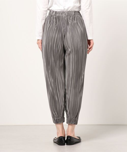 Boutique Ordinary(ブティークオーディナリー)の「Boutique Ordinary(ブティークオーディナリー)ランダムプリーツパンツ(その他パンツ・レディース・ブラック/グレー・1/2)」の4枚目の写真