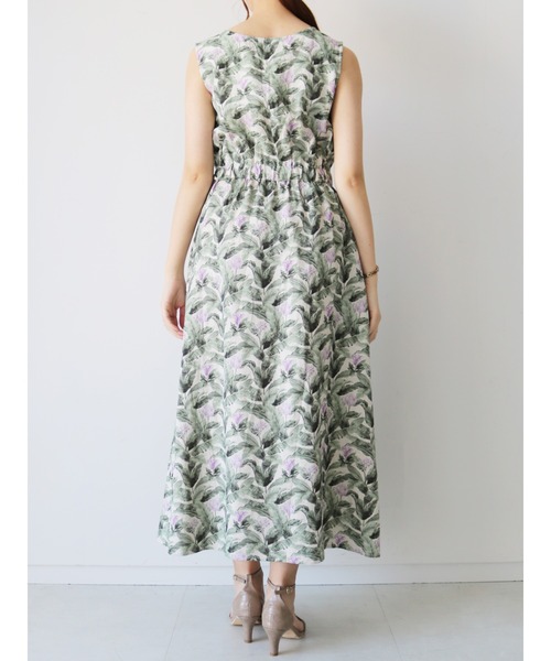 Te chichi CLASSIC(テチチクラシック)の「ボタニカルプリントロングワンピース(ワンピース・レディース・ベージュ/ブラック・フリ-)」の7枚目の写真