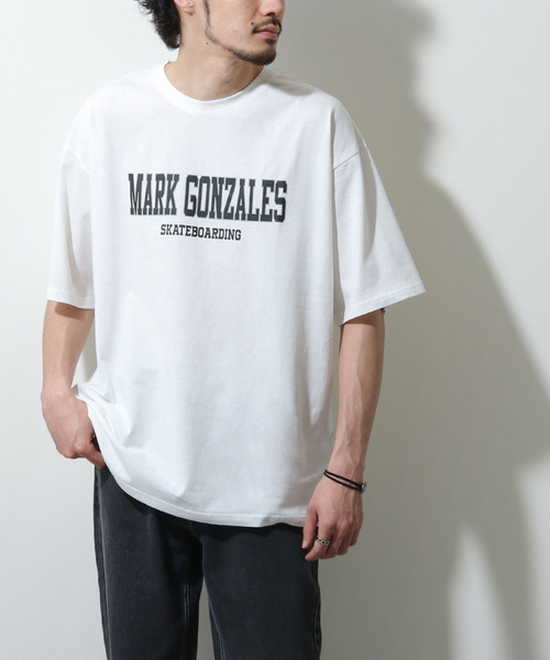 Mark Gonzales（マーク・ゴンザレス）の「【Mark Gonzales/マークゴンザレス】【別注】 90'sカレッジロゴ半袖Tシャツ（Tシャツ/カットソー・メンズ・グレイッシュベージュ/ブラック/ホワイト/オートミール/ネイビー・LARGE/X-LARGE/MEDIUM）」の21枚目の写真