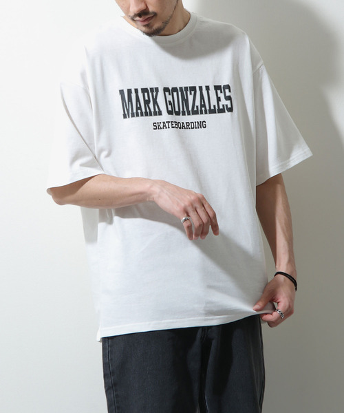 Mark Gonzales（マーク・ゴンザレス）の「【Mark Gonzales/マークゴンザレス】【別注】 90'sカレッジロゴ半袖Tシャツ（Tシャツ/カットソー・メンズ・グレイッシュベージュ/ブラック/ホワイト/オートミール/ネイビー・LARGE/X-LARGE/MEDIUM）」の15枚目の写真