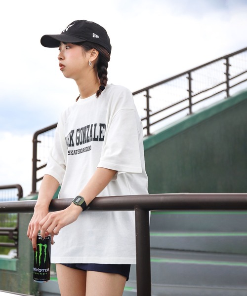 Mark Gonzales（マーク・ゴンザレス）の「【Mark Gonzales/マークゴンザレス】【別注】 90'sカレッジロゴ半袖Tシャツ（Tシャツ/カットソー・メンズ・グレイッシュベージュ/ブラック/ホワイト/オートミール/ネイビー・LARGE/X-LARGE/MEDIUM）」の18枚目の写真