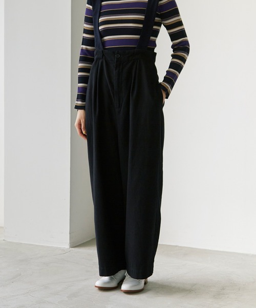 note et silence (ノートエシロンス)の「サーバス起毛製品染 ショルダーパンツ(その他パンツ・レディース・ブラック/ブルーグレー/オフホワイト・FREE)」の12枚目の写真