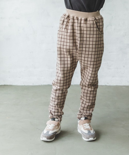 pairmanon（ペアマノン）の「【毛玉になりにくい裏起毛】ユニセックスあったかサルエルパンツ（その他パンツ・キッズ・ライトグレー/ブラック系その他7/ブルー系その他2/モカ/ブラウン系その他4/グレー系その他5/ブラック系その他4/ドット/レオパード/ベージュ系その他6/ブラック/ベージュ系その他4/カモフラージュ/ダークブルー/グリーン系その他2/ブルー系その他/ブラック系その他・120/140/150/130/90/100/110）」の10枚目の写真