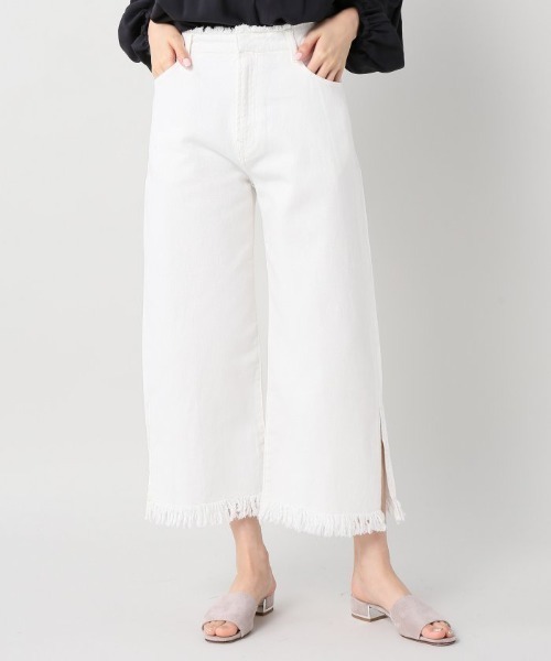 Simplicite(サンプリシテ)の「裾スリットデニムパンツ(デニムパンツ・レディース・ホワイト・MEDIUM)」の1枚目の写真
