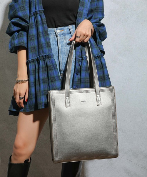 jouetie（ジュエティ）の「【jouetie/ジュエティ】マイクロスタッズ　ミディアムトートバッグ（トートバッグ・レディース・ブラック/ダークグリーン/シルバー・FREE）」の3枚目の写真