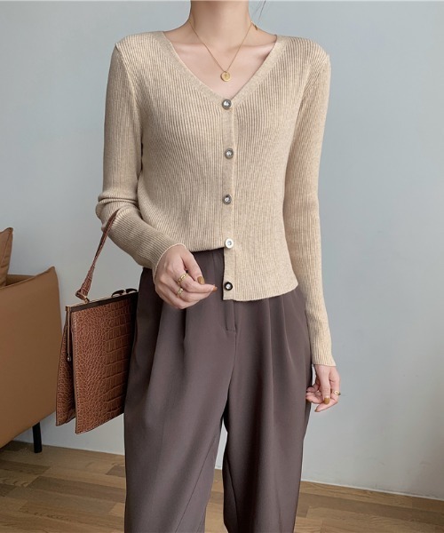 yuue' ( wear )（ユーイ）の「シンプルカーディガンニット（ニット/セーター・レディース・ブラック/ベージュ/アイボリー・FREE）」の4枚目の写真