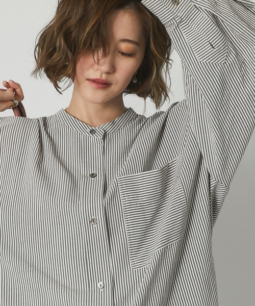 RIVE DROITE（リヴドロワ）の「ギャザーデザインが目を引く　ヨークギャザーシャツ（シャツ/ブラウス・レディース・オフホワイト・FREE）」の2枚目の写真