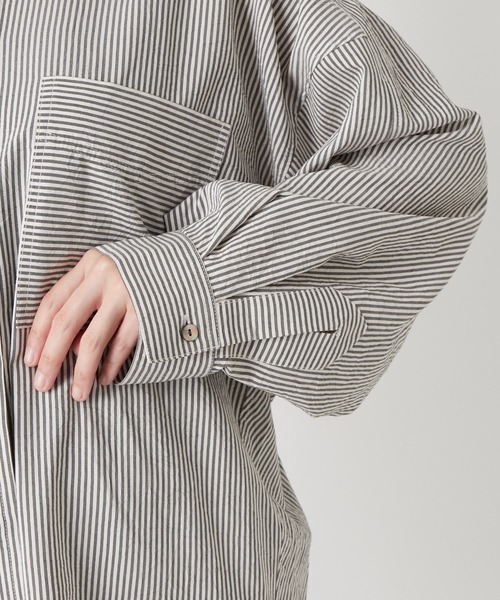 RIVE DROITE（リヴドロワ）の「ギャザーデザインが目を引く　ヨークギャザーシャツ（シャツ/ブラウス・レディース・オフホワイト・FREE）」の16枚目の写真