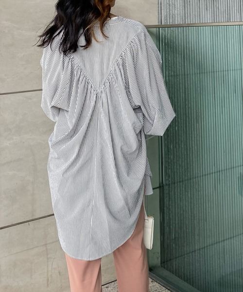 RIVE DROITE（リヴドロワ）の「ギャザーデザインが目を引く　ヨークギャザーシャツ（シャツ/ブラウス・レディース・オフホワイト・FREE）」の18枚目の写真