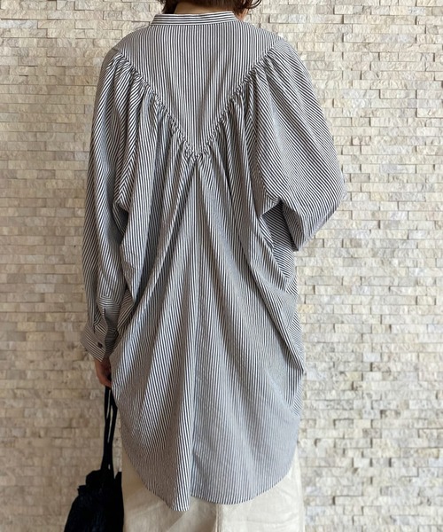 RIVE DROITE（リヴドロワ）の「ギャザーデザインが目を引く　ヨークギャザーシャツ（シャツ/ブラウス・レディース・オフホワイト・FREE）」の22枚目の写真