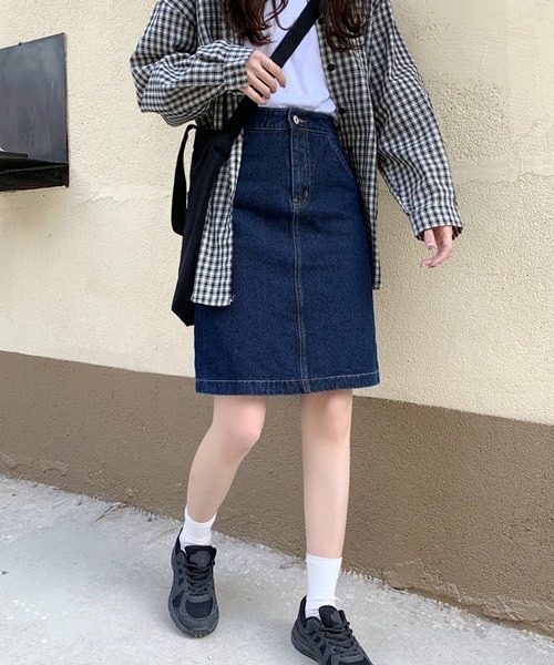 urge：（アージコロン ）の「【URGE：】 ひざ丈 デニムスカート（デニムスカート・レディース・ネイビー/ブラック/ライトブルー・SMALL/LARGE/X-LARGE/MEDIUM）」の4枚目の写真