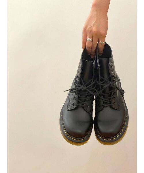 Dr. Martens(ドクターマーチン)の「Dr.Martens / ドクターマーチン 1460 8-EYE BOOT SMOOTH 8ホール(ブーツ・レディース・ブラック・24/25/23)」の4枚目の写真