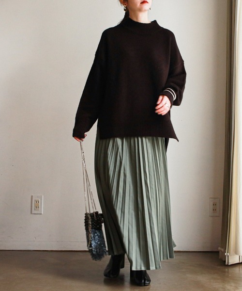 feepur（フェピュール）の「サテンプリーツロングスカート（スカート・レディース・ブラック/グレー系その他/ブラウン/オリーブ・MEDIUM）」の22枚目の写真