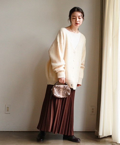 feepur（フェピュール）の「サテンプリーツロングスカート（スカート・レディース・ブラック/グレー系その他/ブラウン/オリーブ・MEDIUM）」の12枚目の写真