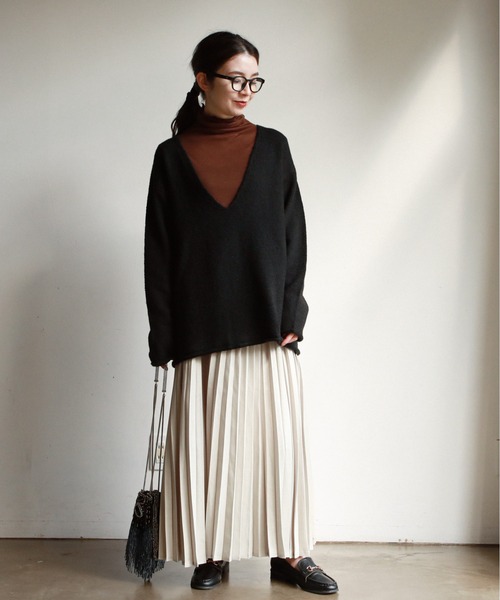 feepur（フェピュール）の「サテンプリーツロングスカート（スカート・レディース・ブラック/グレー系その他/ブラウン/オリーブ・MEDIUM）」の9枚目の写真