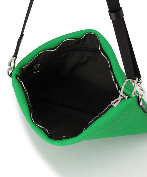 ITTI（イッチ）の「【ITTI/イッチ】別注MARY SACOCHEｰL DIPLO SKY/別注サコッシュ（ショルダーバッグ・メンズ・ブラック/グリーン・FREE）」の4枚目の写真