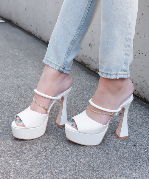 SPIRALGIRL(スパイラルガール)の「アンクルチェーンGossipサンダル(サンダル・レディース・グリーン/ブラック/ホワイト・MEDIUM/LARGE)」の2枚目の写真