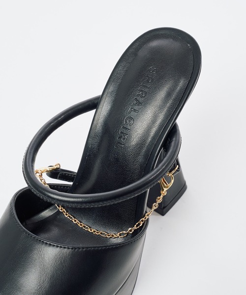 SPIRALGIRL(スパイラルガール)の「アンクルチェーンGossipサンダル(サンダル・レディース・グリーン/ブラック/ホワイト・MEDIUM/LARGE)」の14枚目の写真