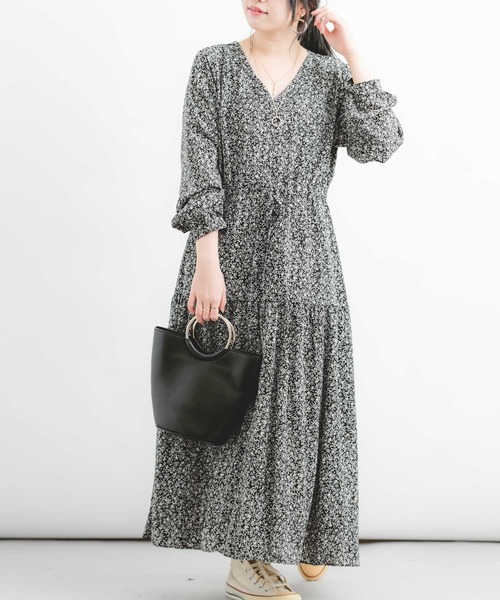 Wordtrobe(ワードトローブ)の「【wordtrobe】小花柄プリント ロングスリーブ ワンピース(ワンピース・レディース・ホワイト/ブラック/キャメル・FREE)」の3枚目の写真