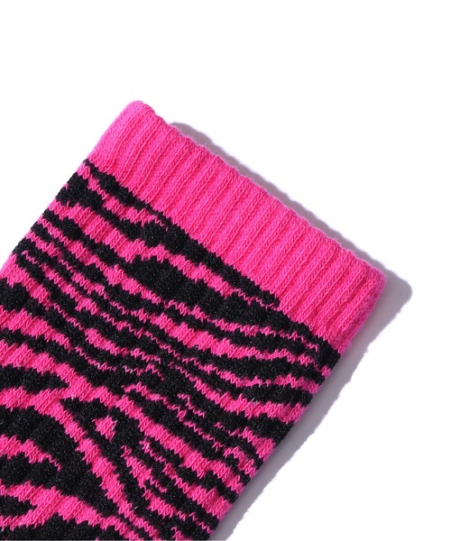 VANS(バンズ)の「VANS/ヴァンズ M Tiger SKS ソックス トラ柄 ブランドロゴ(ソックス/靴下・メンズ・ホワイト/ピンク・M/S)」の3枚目の写真