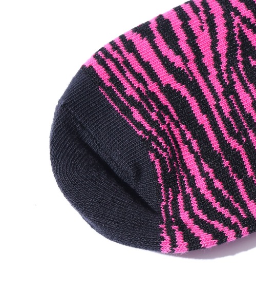 VANS(バンズ)の「VANS/ヴァンズ M Tiger SKS ソックス トラ柄 ブランドロゴ(ソックス/靴下・メンズ・ホワイト/ピンク・M/S)」の6枚目の写真