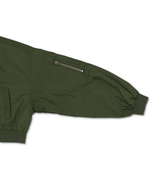 SPINNS(スピンズ)の「ショート丈 MA-1ジャケット(MA-1・レディース・カーキ/ブラック・ONESIZE)」の11枚目の写真