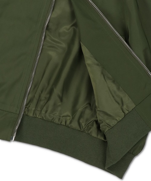 SPINNS(スピンズ)の「ショート丈 MA-1ジャケット(MA-1・レディース・カーキ/ブラック・ONESIZE)」の9枚目の写真