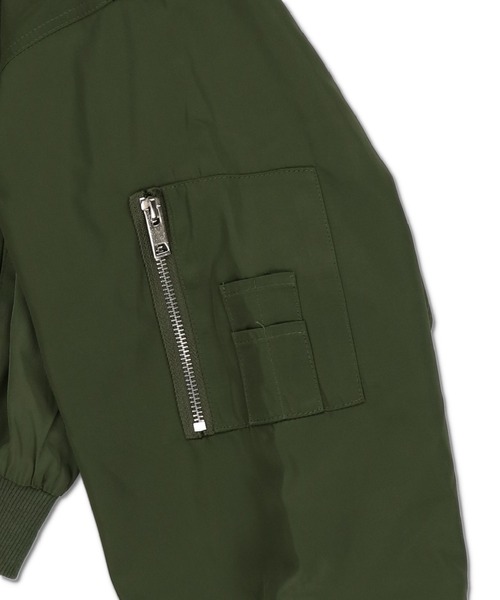 SPINNS(スピンズ)の「ショート丈 MA-1ジャケット(MA-1・レディース・カーキ/ブラック・ONESIZE)」の8枚目の写真