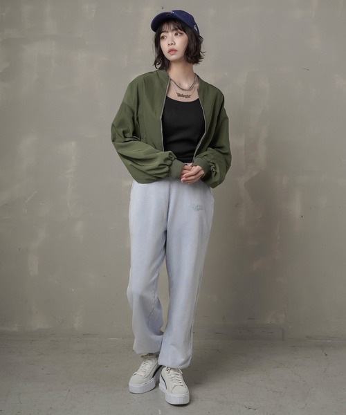 SPINNS(スピンズ)の「ショート丈 MA-1ジャケット(MA-1・レディース・カーキ/ブラック・ONESIZE)」の20枚目の写真