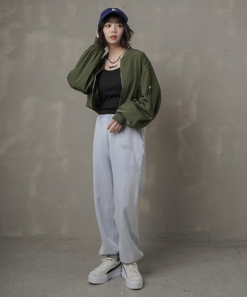 SPINNS(スピンズ)の「ショート丈 MA-1ジャケット(MA-1・レディース・カーキ/ブラック・ONESIZE)」の19枚目の写真