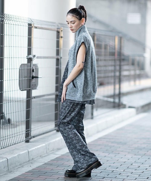 X-girl(エックスガール)の「MELANGE SWEAT VEST TOP(ベスト・レディース・アッシュ/ブラウン/ライトブルー・M/S)」の7枚目の写真