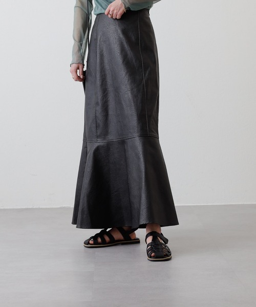 COLONY 2139（コロニートゥーワンスリーナイン）の「レザーライク切替マーメイドスカート（スカート・レディース・ブラック/アイボリー・FREE）」の21枚目の写真