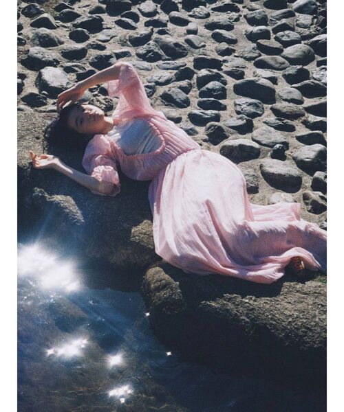 merry jenny(メリージェニー)の「シアーガーゼモアギャザードレス(ワンピース・レディース・チャコールグレー/オフホワイト/ピンク・FREE)」の4枚目の写真