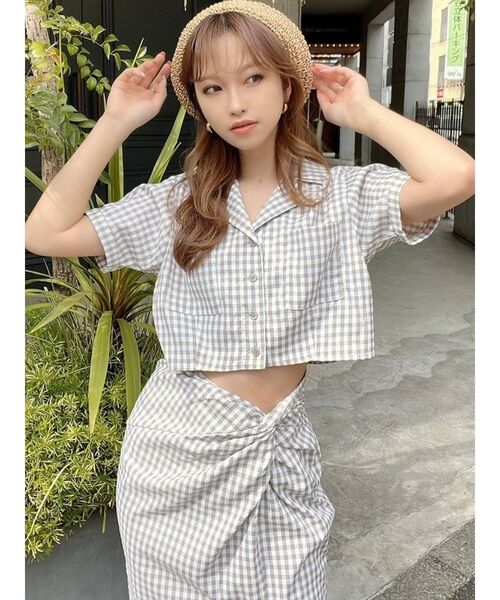 RESEXXY(リゼクシー)の「ハーフスリーブクロップドシャツ【セットアップ着用可能】(シャツ/ブラウス・レディース・その他1/ブラック/ベージュ・FREE)」の3枚目の写真