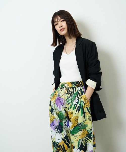 新品　HERENCIA フラワー プリント パイピングライン イージーパンツ HERENCIA（ヘレンチア）の「フラワー プリント パイピングライン