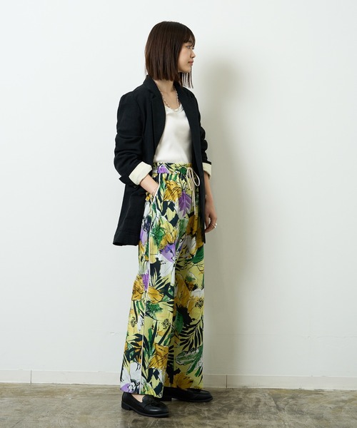 新品　HERENCIA フラワー プリント パイピングライン イージーパンツ HERENCIA（ヘレンチア）の「フラワー プリント パイピングライン