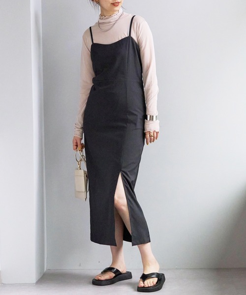 natural couture（ナチュラルクチュール）の「着こなし次第で自由自在 サイドスリットキャミワンピース（ワンピース・レディース・アイボリー/ブラック/グレイッシュベージュ・FREE）」の3枚目の写真