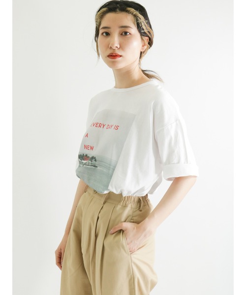 sm2rhythm（サマンサモスモスリズム）の「リサイクル天竺プリントTシャツ（Tシャツ/カットソー・レディース・ホワイト/ベージュ/グリーン/ブルー・ﾌﾘ-）」の2枚目の写真