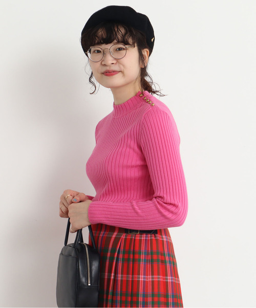 CHILD WOMAN（チャイルドウーマン）の「VICTORIA ワイドリブ肩釦ハイネックプルオーバー（ニット/セーター・レディース・レッド/ネイビー/グリーン/ピンク・FREE）」の5枚目の写真