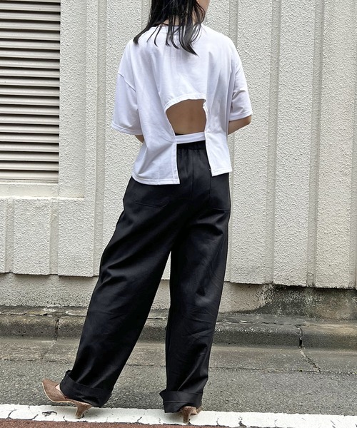 Jewelobe(ジュエローブ)の「バックカットオフTシャツ(Tシャツ/カットソー・レディース・ホワイト/ブラック/ベージュ・FREE)」の2枚目の写真