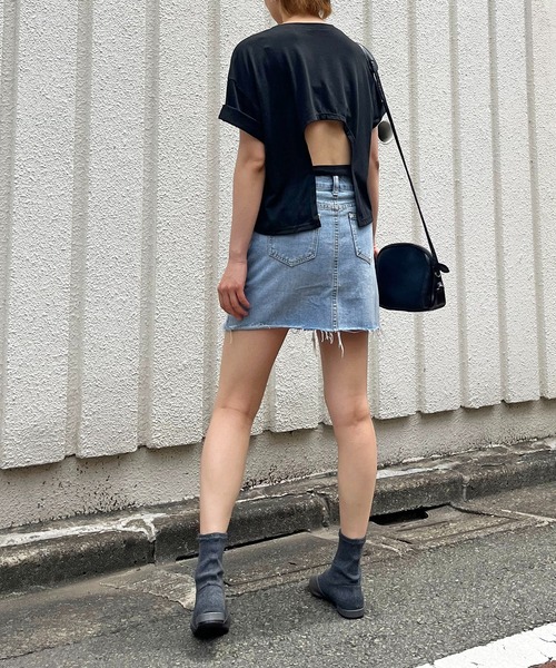 Jewelobe(ジュエローブ)の「バックカットオフTシャツ(Tシャツ/カットソー・レディース・ホワイト/ブラック/ベージュ・FREE)」の7枚目の写真