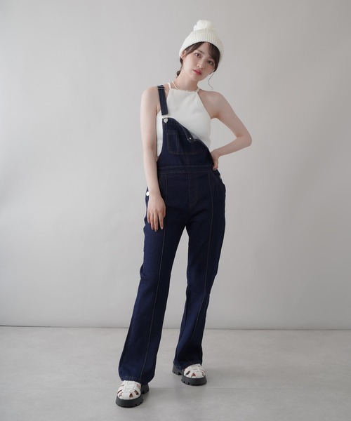 SPINNS(スピンズ)の「デニムフレアオーバーオール(サロペット/オーバーオール・レディース・ブルー/インディゴブルー/ブルー系/ブラック系・ONESIZE)」の13枚目の写真