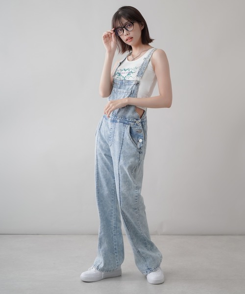 SPINNS(スピンズ)の「デニムフレアオーバーオール(サロペット/オーバーオール・レディース・ブルー/インディゴブルー/ブルー系/ブラック系・ONESIZE)」の10枚目の写真