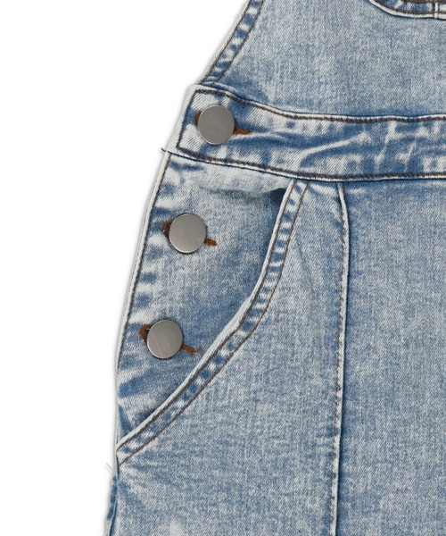 SPINNS(スピンズ)の「デニムフレアオーバーオール(サロペット/オーバーオール・レディース・ブルー/インディゴブルー/ブルー系/ブラック系・ONESIZE)」の22枚目の写真