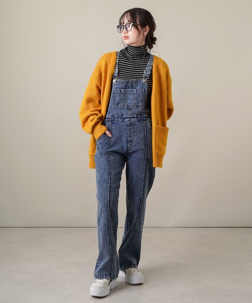 SPINNS(スピンズ)の「デニムフレアオーバーオール(サロペット/オーバーオール・レディース・ブルー/インディゴブルー/ブルー系/ブラック系・ONESIZE)」の6枚目の写真