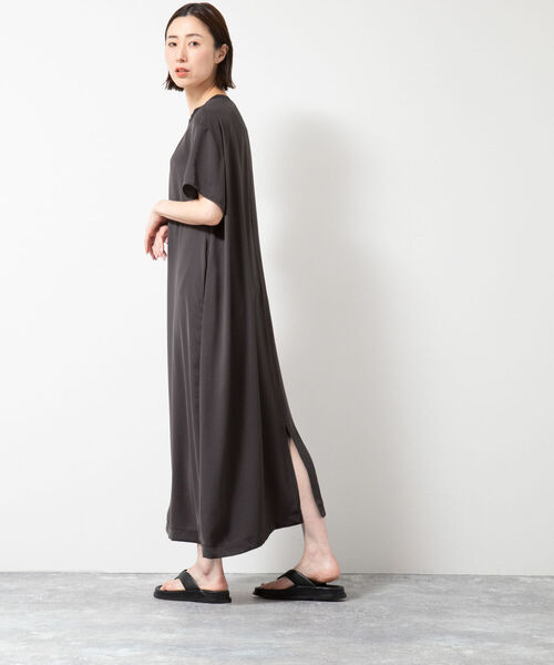 NOLLEY’S（ノーリーズ）の「【WEB限定サイズあり】サテンTシャツワンピース（ワンピース・レディース・チャコールグレー/ブラック/ネイビー・2/3）」の16枚目の写真