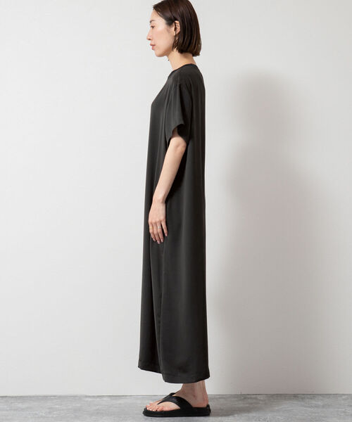 NOLLEY’S（ノーリーズ）の「【WEB限定サイズあり】サテンTシャツワンピース（ワンピース・レディース・チャコールグレー/ブラック/ネイビー・2/3）」の17枚目の写真